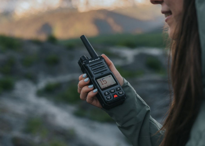 Review Walkie Talkie Jarak Jauh untuk Komunikasi Keluarga Saat Darurat