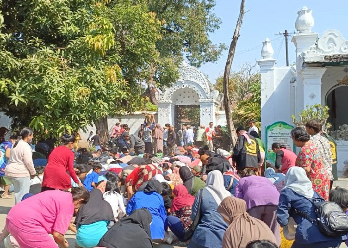 Keluarga Keraton Cirebon Rayakan Rebo Wekasan, Berbagi Keberkahan di Rabu Terakhir Bulan Safar