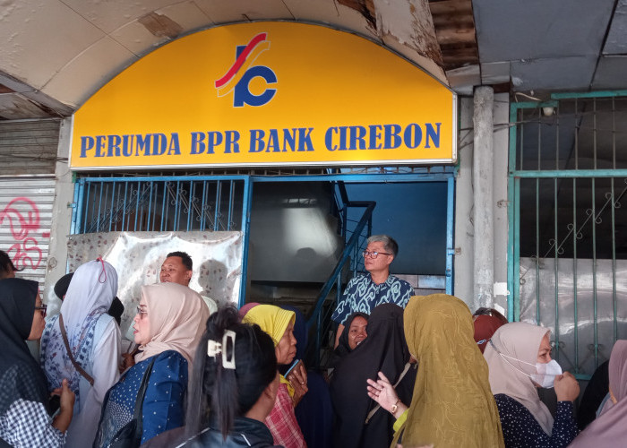 Usai Izin Usaha BPR Bank Cirebon Dicabut OJK, Pedagang Pasar Ikut Datangi Bank Plat Merah