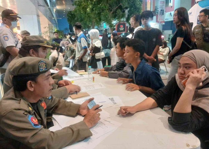 Tingkatkan PAD Sektor Parkir, Satpol PP Kota Cirebon Tindak 51 Pelanggar Parkir Liar di Depan CSB Mall