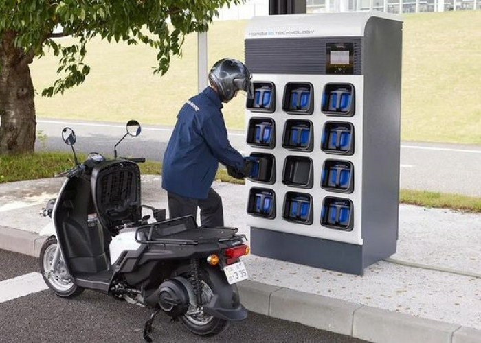 Sistem Swap Baterai vs Fast Charging: Mana Jenis Motor Listrik yang Paling Praktis?