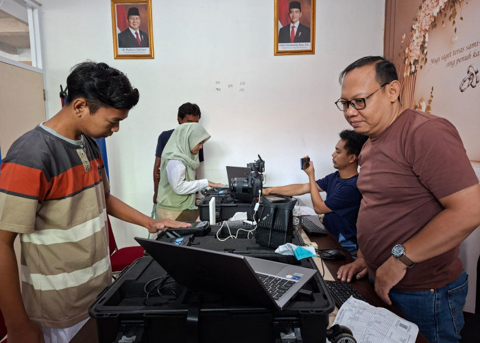 Disdukcapil Kota Cirebon Prioritaskan Perekaman KTP Pemula di Pelayanan Hari Sabtu