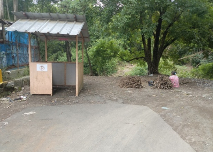 Imbas Jembatan AMD Ambruk, Akses Kampung Pesantren Terputus