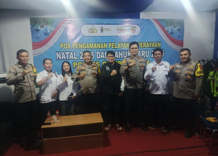 Beri Semangat Petugas Kepolisian, PSI Kota Cirebon Kunjungi Pospam Nataru