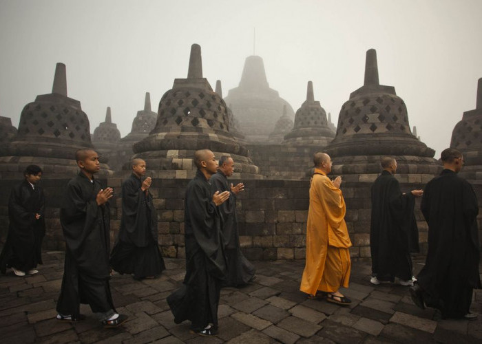 Panduan Rangkaian Prosesi Hari Raya Waisak di Candi Borobudur