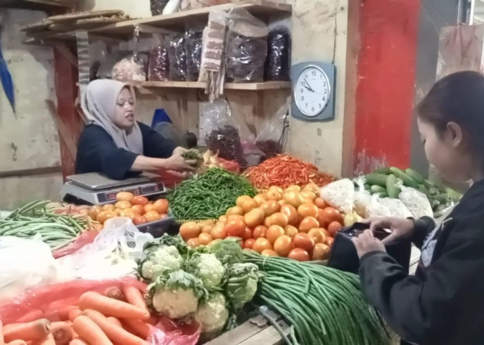 Menjelang Idul Fitri, Harga Sayuran Cirebon Melonjak, Terutama Cabai dan Bawang