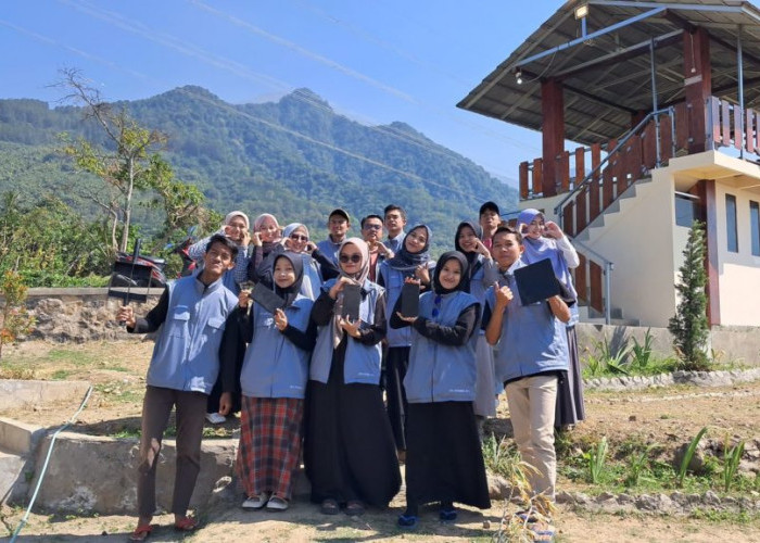 HTQ UIN Siber Syekh Nurjati Cirebon Sukses Ciptakan Paving Blok dari Sampah Plastik untuk Desa Pajambon