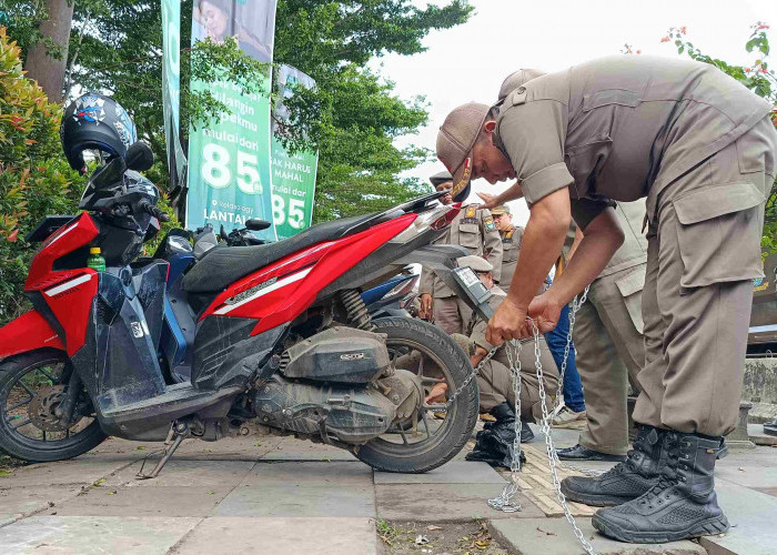 Bandel Parkir Di Trotoar, 34 Motor Dirantai Satpol PP