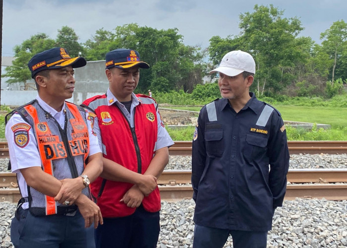 Dishub Tinjau Lokasi Kecelakaan di Perlintasan Sebidang Desa Bandengan Mundu