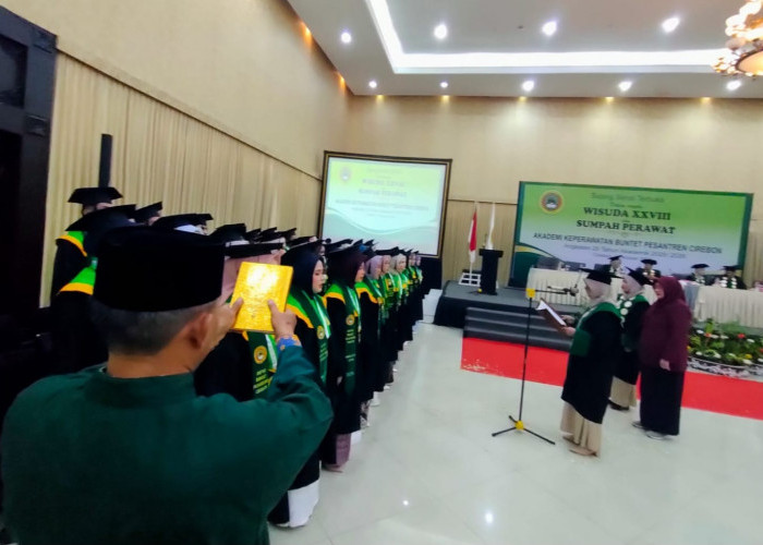 Lulusan Akper Buntet Diingatkan Jangan Jadikan Ijazah Sekadar Jalan Cari Kerja