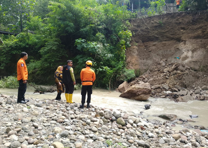 Tebing Senderan Sungai Benda di Argasunya Roboh di Malam Tahun Baru