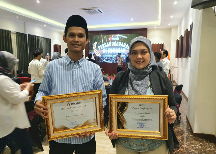 Bawaslu Kota Cirebon Diganjar Dua Penghargaan di Bidang Kehumasan