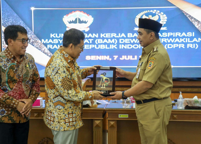 Pemprov Jateng Bebaskan Pungutan SMA, SMK, dan SLB Negeri Sejak Tahun 2020