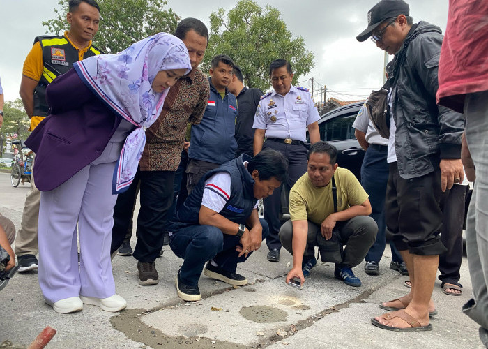 Walikota dan Wakil Walikota Cirebon Tinjau Proyek Pengendalian Banjir di Jalan Ciptomangunkusomo