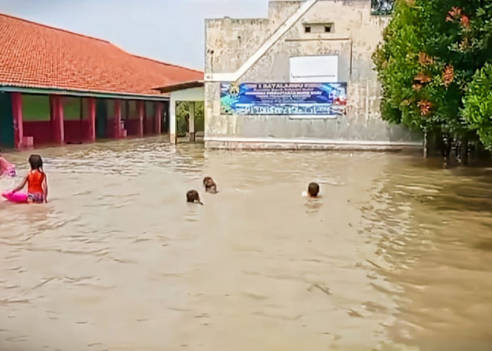 Banjir Rendam Sawah, Sekolah, dan Jalan di Desa Bayalangu Kidul