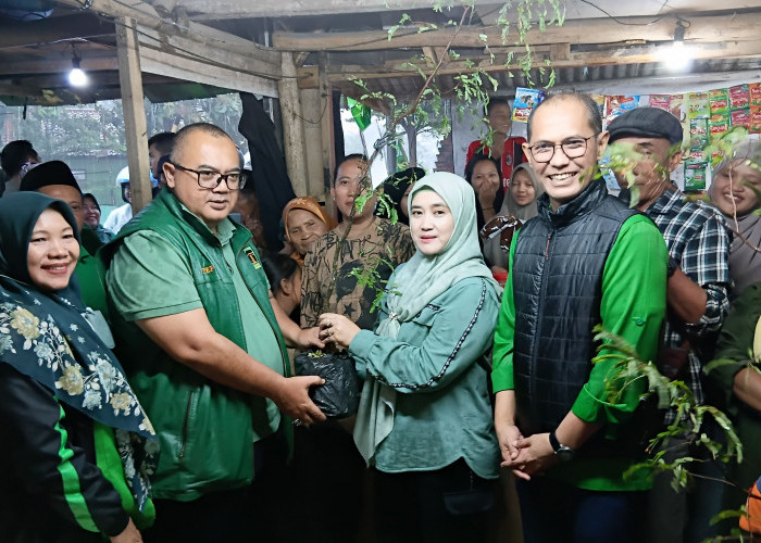 PPP Tanam Pohon hingga Bagi Takjil di TPA Kopiluhur