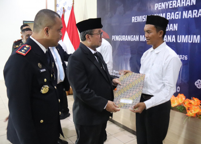 1.279 Warga Binaan Lapas Narkotika Terima Remisi, Bupati Imron Tekankan Peran Keluarga dan Pembinaan UMKM