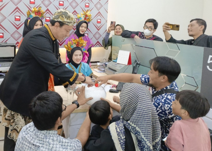 Di Balik Senyum dan Senampan Kopi, Kisah Hangat Harpelnas dan 71 Tahun Perjalanan CIMB Niaga