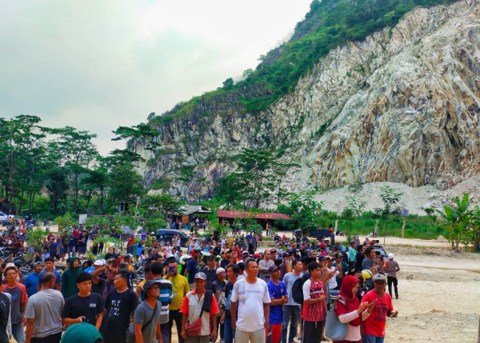 Gunung Kuda Diserbu Warga, Kapolresta Cirebon: Minggir, Ini Bukan Tontonan !