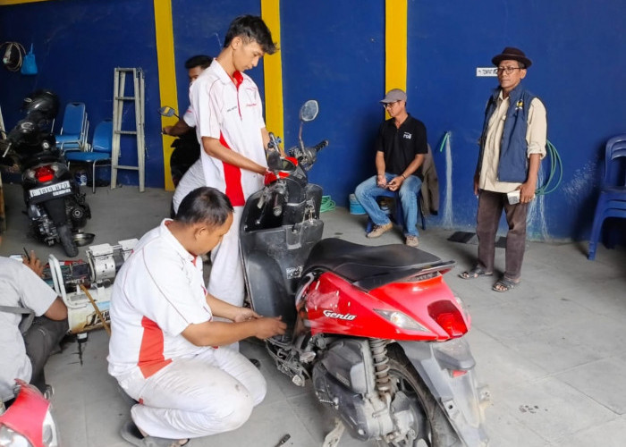 NasDem Cirebon Gelar Servis Motor Gratis, Sasar Ojol dan Warga