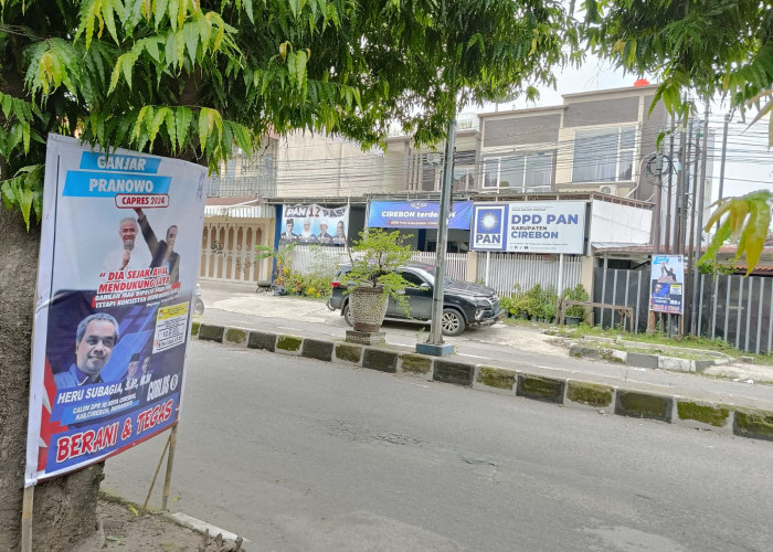 Ada Ganjar-Mahfud di Depan Kantor DPD PAN Kabupaten Cirebon, Heru : Kita Hadirkan Pemilu Kompetitif