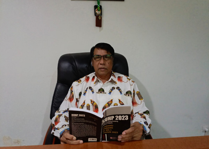 Guru Besar Hukum Tata Negara Soroti Kebijakan Penahanan Ijazah di Jabar