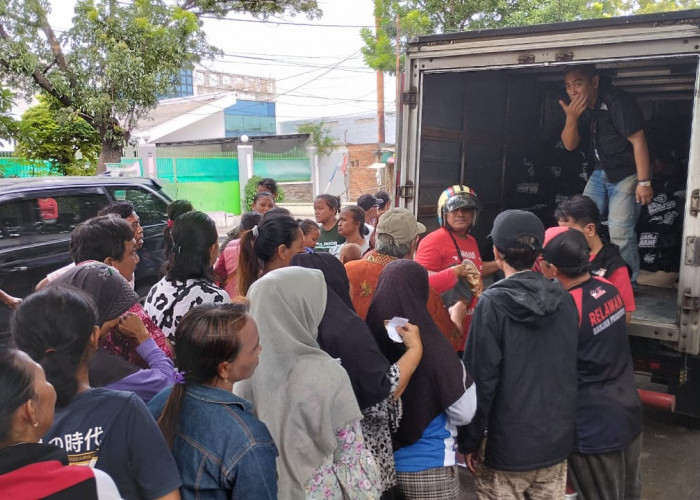 Relawan Ganjar-Mahfud Serentak Buka Tebus Murah Sembako untuk Rakyat, 6 Titik di Kota Cirebon