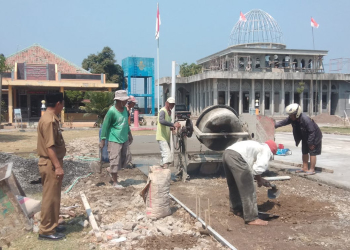 Untuk Sarana Hiburan Masyarakat, Pemdes Cisaat Bangun Lapangan Boli Voli dan Tempat Bermain Anak 