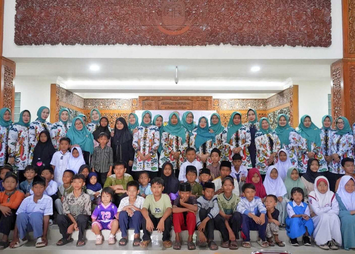 IKIAD Berbagi Yatim Piatu, Gedung DPRD Tak Lagi Kaku