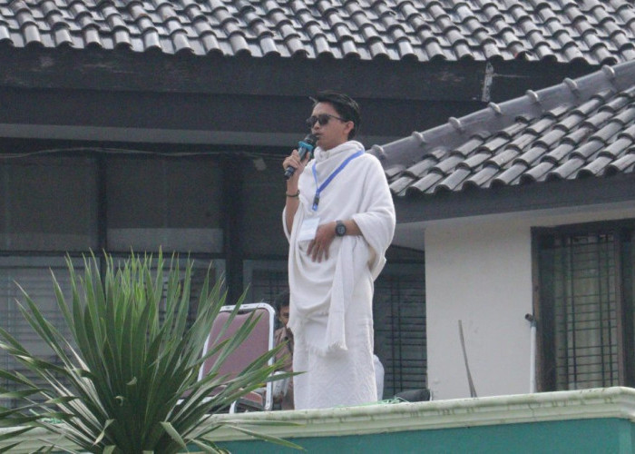 Suara Merdu Faiz Al Faris Membawa Nuansa Ketuhanan di Khutbah Wukuf Manasik Haji–Umroh UIN Siber Cirebon