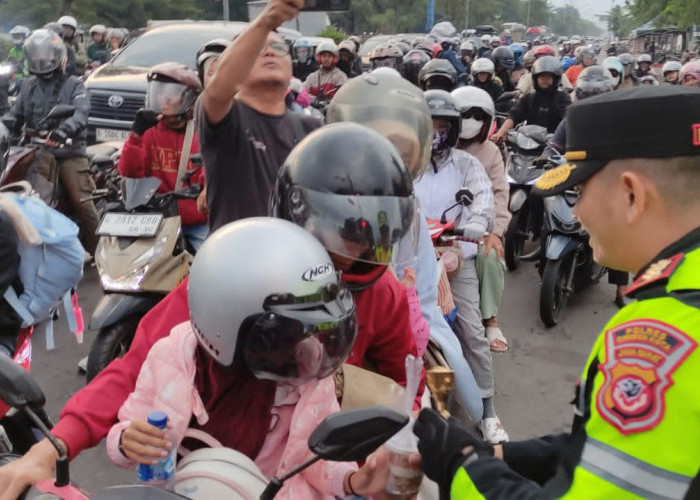 Kapolres Cirebon Kota Gandeng Pendongeng Asal Kota Cirebon Hibur Pemudik