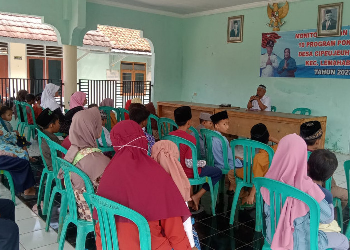 Kuwu Cipeujeuh Kulon Semangati dan Santuni Anak Yatim, Jangan Putus Asa