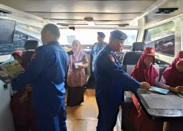 Polairud Sediakan Perpustakaan dan Klinik Apung