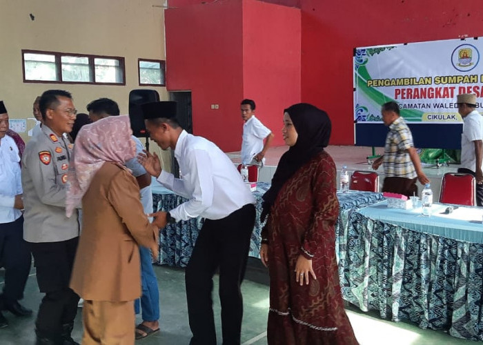 Pemdes Cikulak Kabupaten Cirebon Lantik Dua Perangkat Desa Baru