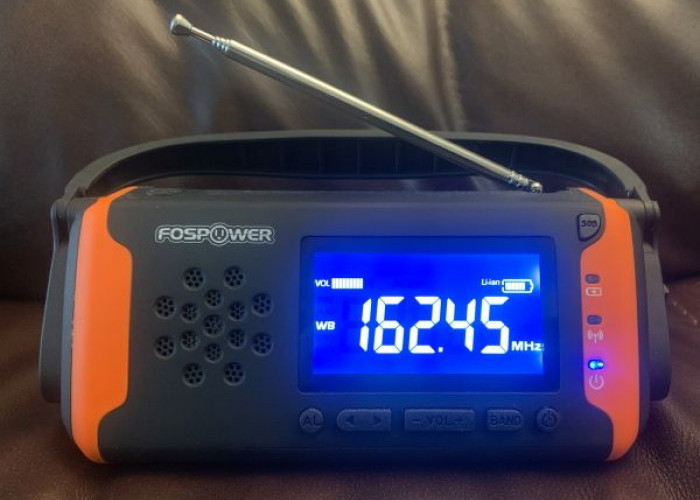 5 Radio Solar dan Hand-Crank Terbaik untuk Pantau Informasi Saat Sinyal Hilang
