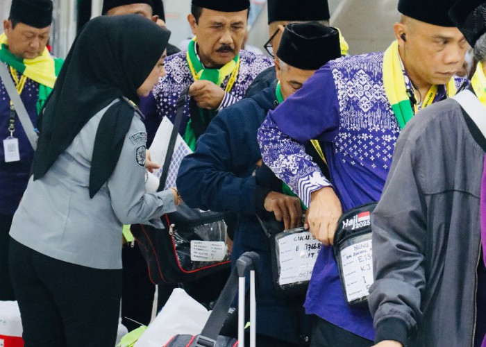 Ribuan Calon Jamaah Haji Berangkat dari Embarkasi Kertajati, Imigrasi Cirebon Fasilitasi Perjalanan Suci