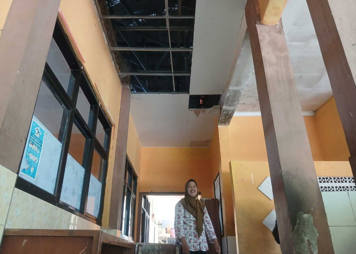Atap Bocor hingga Lantai Menggelembung, SDN Silih Asuh 2 Kota Cirebon Butuh Rehabilitasi
