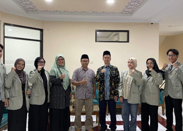 Wakil Rektor III Lepas Peserta KKN Internasional Malaysia-Singapura 