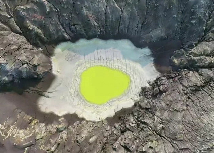 Viral Foto Kawah Pulau Anak Krakatau Mirip Telur Ceplok, Begini Penjelasan Ilmiahnya