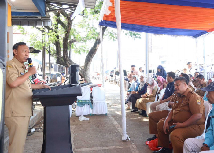 Disperdagin dan Bulog Launching KOSPI di Pasar Pasalaran