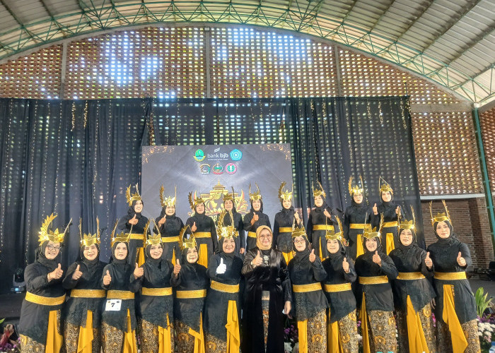 Tim PKK Kota Cirebon Meriahkan Lomba Paduan Suara Puspa Swara Wanoja Sunda 2026