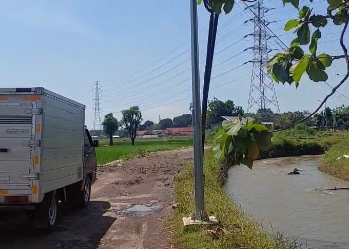 Akses ke Makam Mbah Kuwu Sangkan Rusak Parah