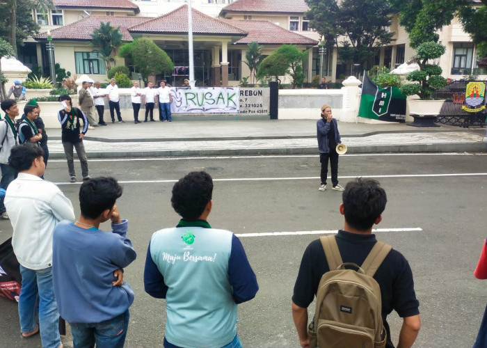 HMI Cirebon Evaluasi Setahun Kinerja Bupati, Soroti Jalan Rusak hingga Reformasi Birokrasi