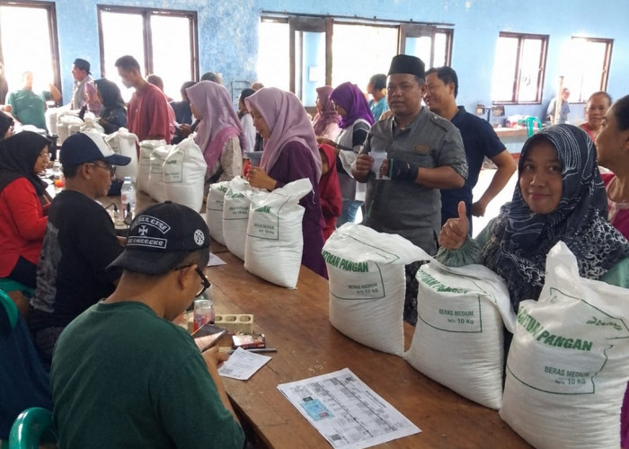 Bulog Cirebon Kawal Bantuan Pangan hingga ke Masyarakat, Pastikan Beras Diterima Penerima yang Berhak