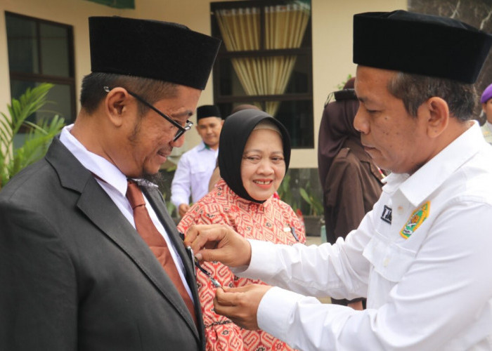 UIN Siber Cirebon Peringati HAB ke-80 Kemenag RI, Rektor Sematkan Satyalancana Karya Satya