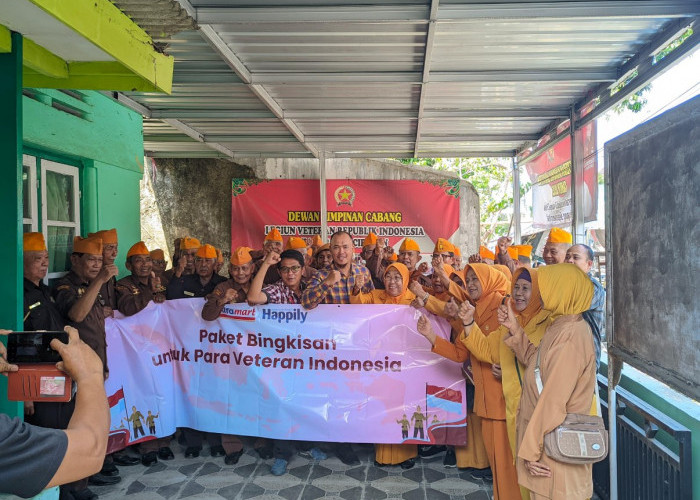 Alfamart dan Happily Salurkan Bantuan Paket Sembako untuk Veteran di 10 Kota