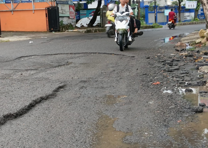 Kondisi Jalan Rusak di Kota Cirebon Dikeluhkan, DPUTR Kota Cirebon Berencana Perbaiki 15 Ruas Jalan