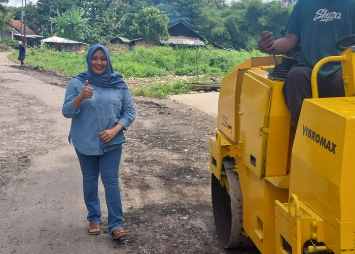 Legislator Hanura Keluarkan Dana Pribadi Perbaiki Jalan Rusak di Wilayah Selatan