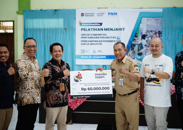 Bank Mandiri Taspen dan PNM Gelar Vokasi Menjahit Sepatu untuk Difabel di Brebes