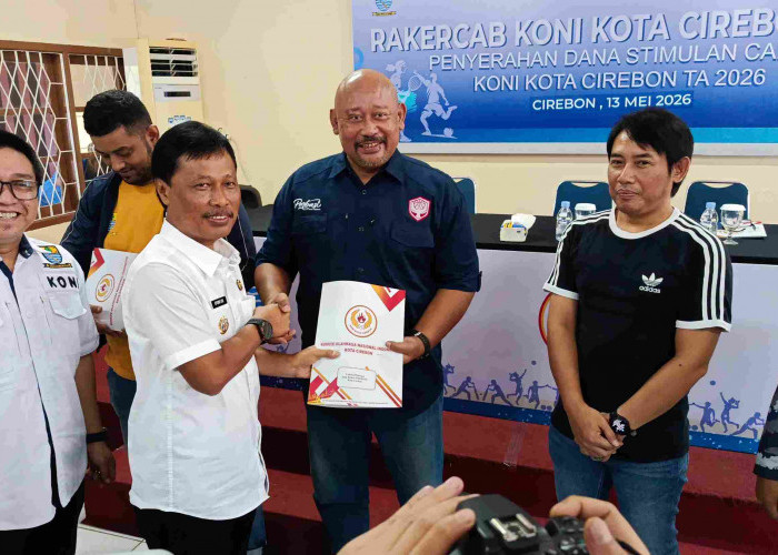 Beri Semangat Jelang Porprov Jabar, Walikota Serahkan Dana Stimulan untuk Cabor